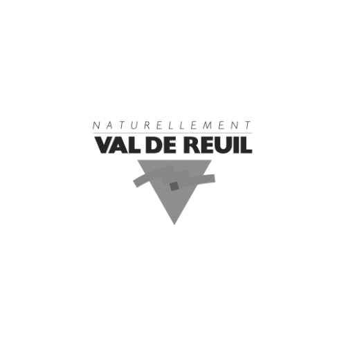 Logo officiel de la ville de Val-de-Reuil avec une typographie en capitales et un élément graphique triangulaire stylisé.